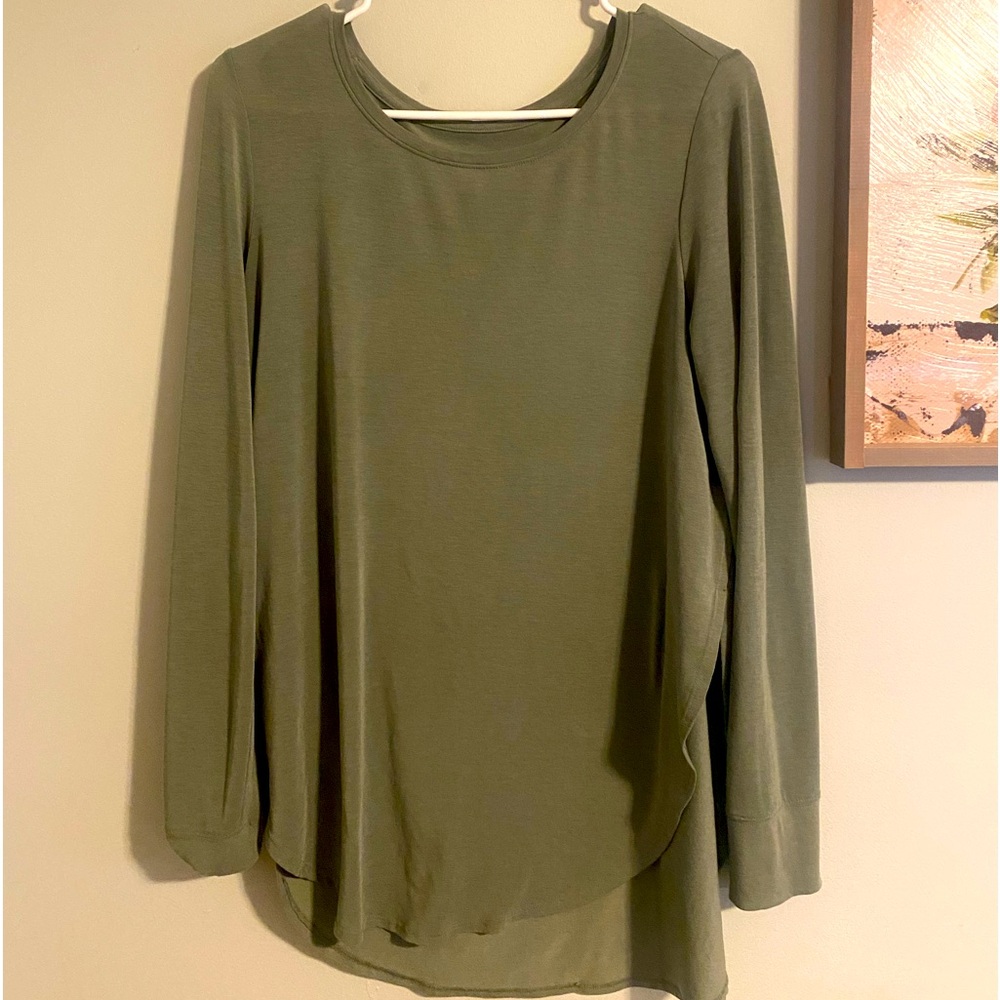 GAP FIT BREATHE SOFT SPLIT HEM WORK OUT TOP